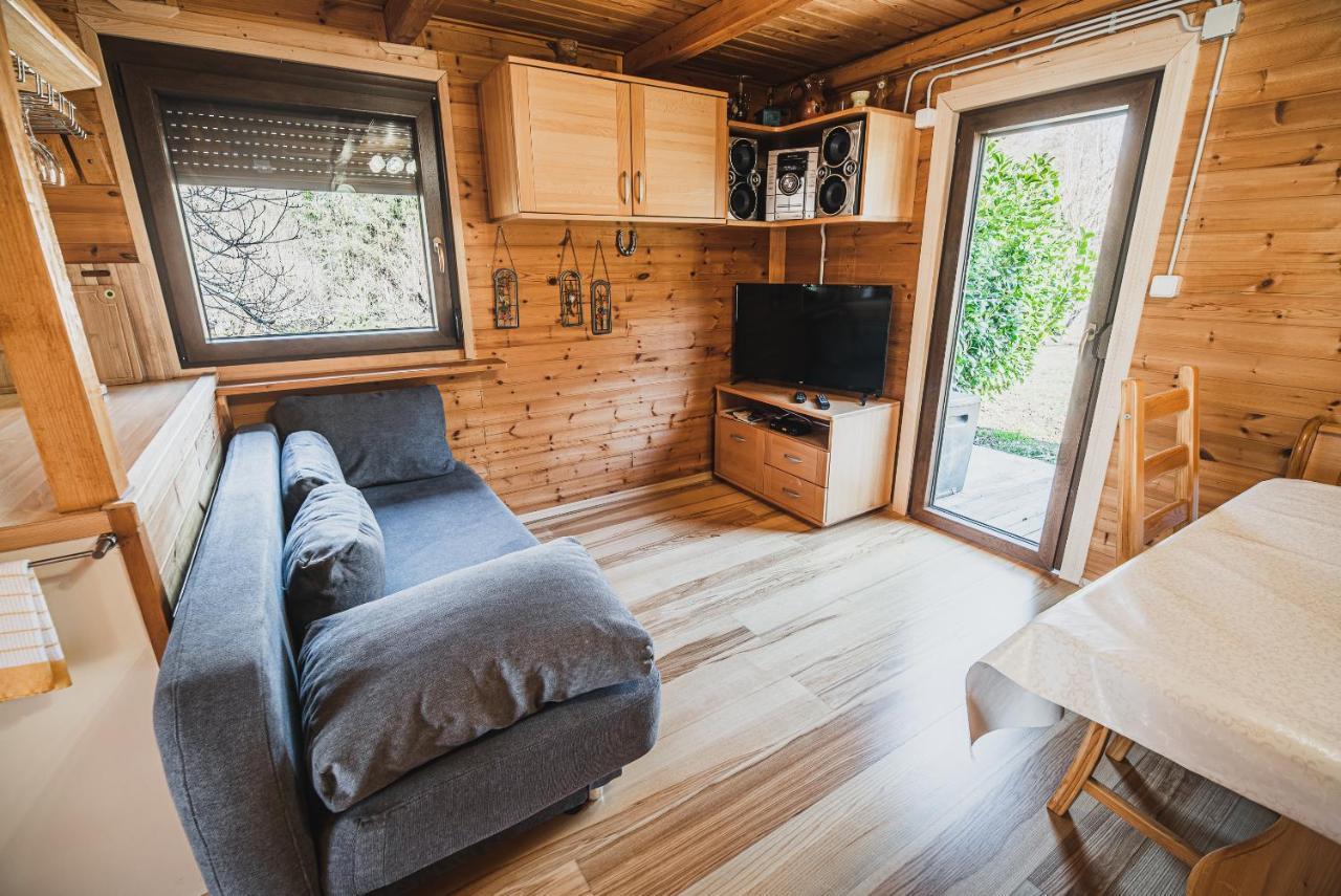 Wooden Cabin Zurej With Hot Tub Bukovje v Babni Gori Ngoại thất bức ảnh