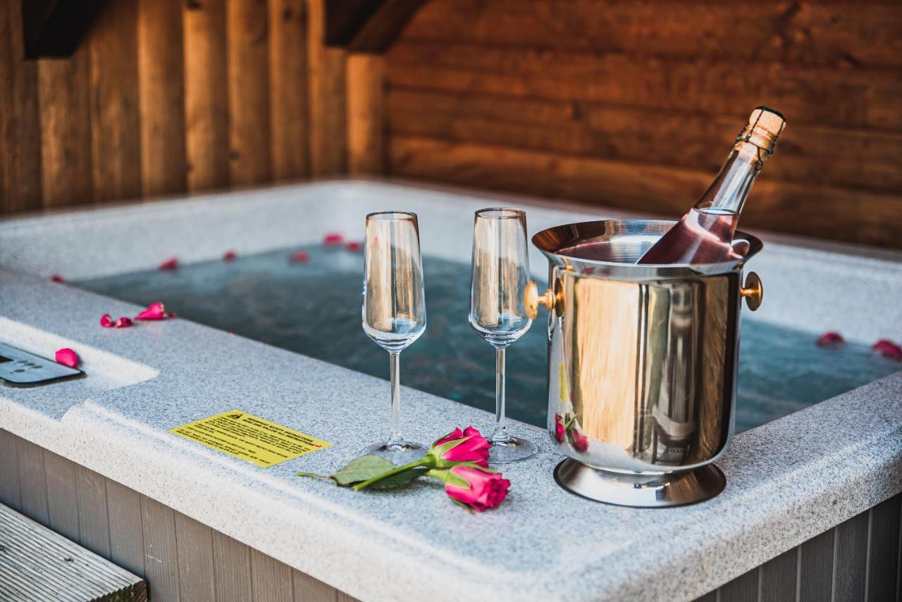 Wooden Cabin Zurej With Hot Tub Bukovje v Babni Gori Ngoại thất bức ảnh